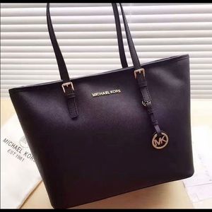 AUTHENTIC michael kors Jet Set Top-Zip
Saffiano Leather Tote